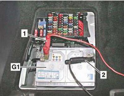 Mercedes benz accessory battery charger unit